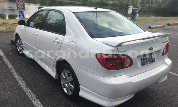 Ra Àlòkù Toyota Corolla funfun Ọkọ̀ in Accra ni Greater Accra Ra Àlòkù Toyota Corolla funfun Ọkọ̀ in Accra ni Greater Accra