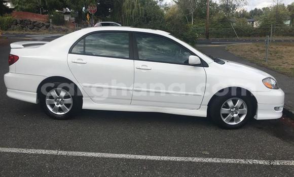 Ra Àlòkù Toyota Corolla funfun Ọkọ̀ in Accra ni Greater Accra Ra Àlòkù Toyota Corolla funfun Ọkọ̀ in Accra ni Greater Accra