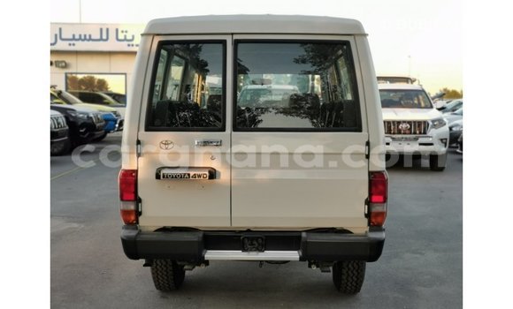 Ra Imported Toyota Land Cruiser funfun Ọkọ̀ in Import - Dubai ni Ashanti Ra Imported Toyota Land Cruiser funfun Ọkọ̀ in Import - Dubai ni Ashanti