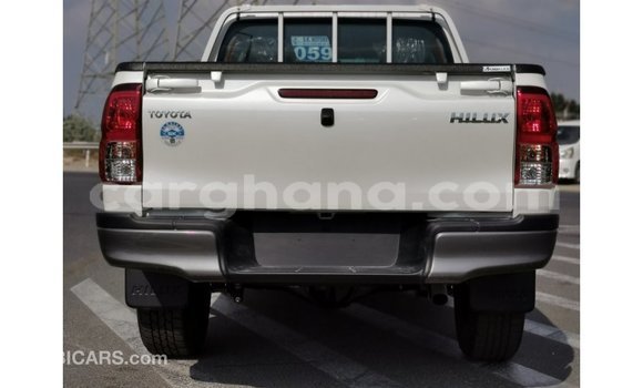 Ra Imported Toyota Hilux funfun Ọkọ̀ in Import - Dubai ni Ashanti Ra Imported Toyota Hilux funfun Ọkọ̀ in Import - Dubai ni Ashanti