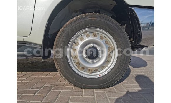 Ra Imported Toyota Hilux funfun Ọkọ̀ in Import - Dubai ni Ashanti Ra Imported Toyota Hilux funfun Ọkọ̀ in Import - Dubai ni Ashanti
