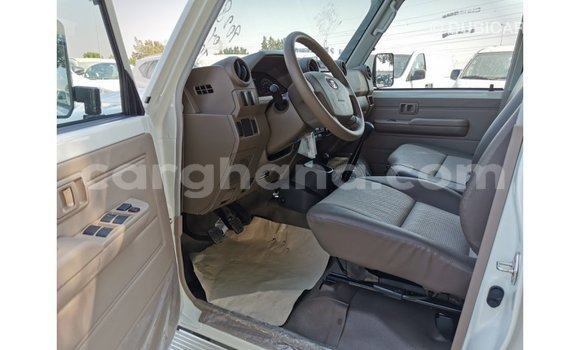 Sayi Imported Toyota Land Cruiser White Mota in Import - Dubai a Ashanti Sayi Imported Toyota Land Cruiser White Mota in Import - Dubai a Ashanti