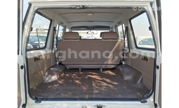 Sayi Imported Toyota Land Cruiser White Mota in Import - Dubai a Ashanti Sayi Imported Toyota Land Cruiser White Mota in Import - Dubai a Ashanti