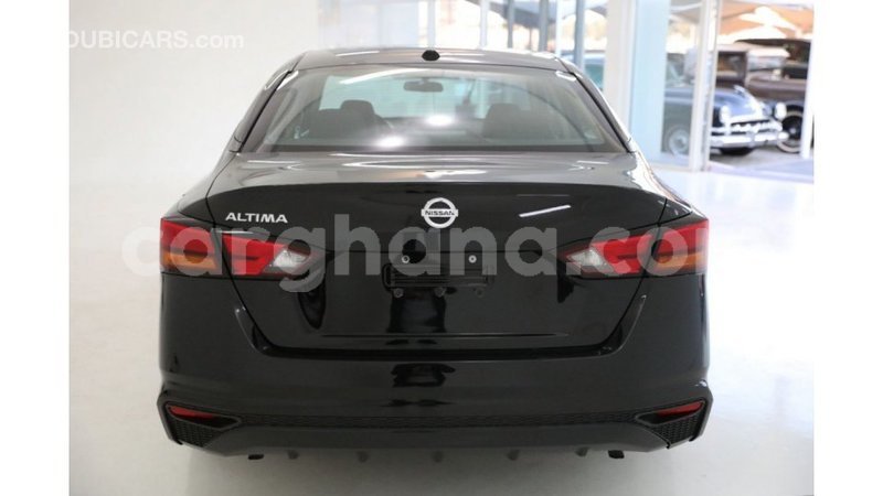 Big with watermark nissan altima ashanti import dubai 15578