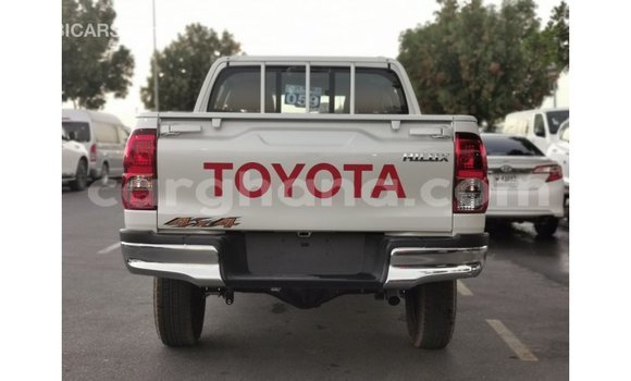Sayi Imported Toyota Hilux White Mota in Import - Dubai a Ashanti Sayi Imported Toyota Hilux White Mota in Import - Dubai a Ashanti