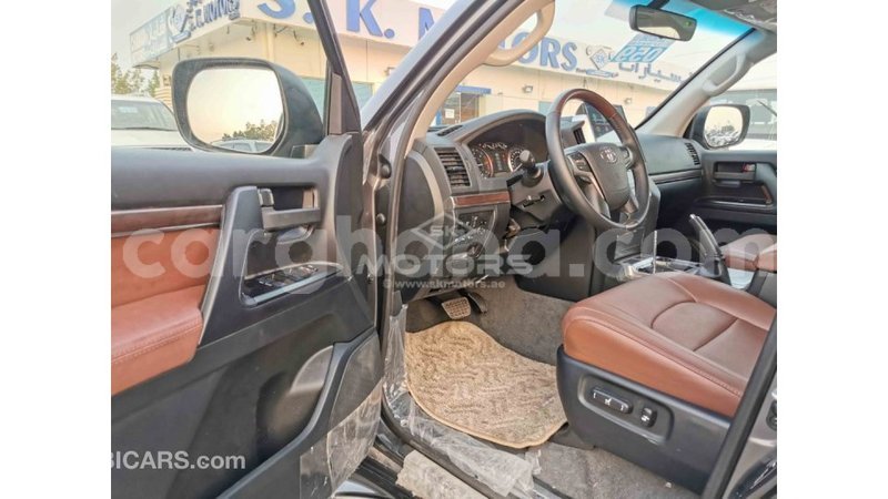 Big with watermark toyota land cruiser ashanti import dubai 15619