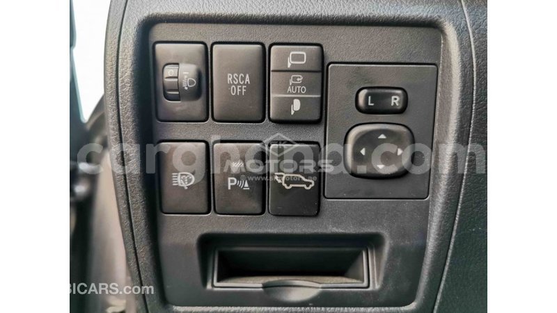 Big with watermark toyota land cruiser ashanti import dubai 15619