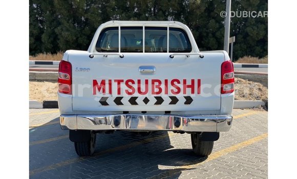 Ra Imported Mitsubishi L200 funfun Ọkọ̀ in Import - Dubai ni Ashanti Ra Imported Mitsubishi L200 funfun Ọkọ̀ in Import - Dubai ni Ashanti