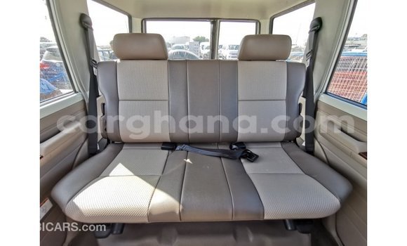 Sayi Imported Toyota Land Cruiser White Mota in Import - Dubai a Ashanti Sayi Imported Toyota Land Cruiser White Mota in Import - Dubai a Ashanti