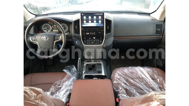 Big with watermark toyota land cruiser ashanti import dubai 15677