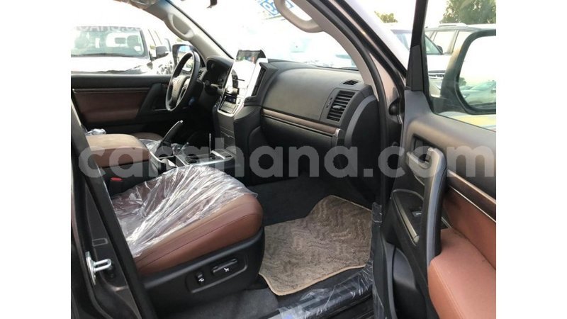 Big with watermark toyota land cruiser ashanti import dubai 15677