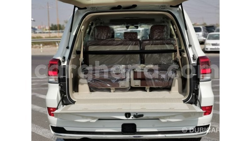 Big with watermark toyota land cruiser ashanti import dubai 15681