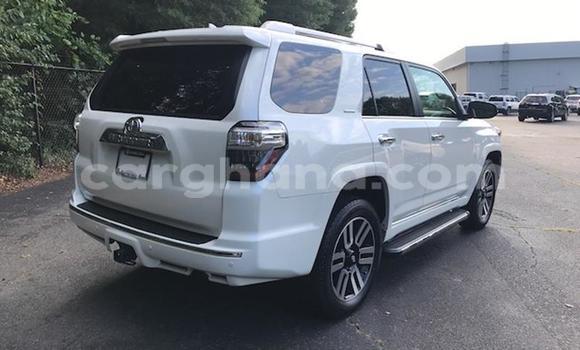 Ra Àlòkù Toyota 4Runner funfun Ọkọ̀ in Accra ni Greater Accra Ra Àlòkù Toyota 4Runner funfun Ọkọ̀ in Accra ni Greater Accra