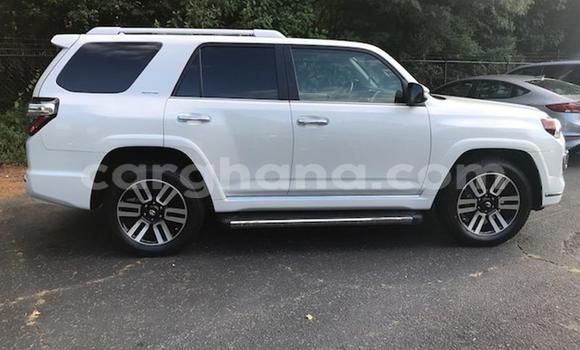 Ra Àlòkù Toyota 4Runner funfun Ọkọ̀ in Accra ni Greater Accra Ra Àlòkù Toyota 4Runner funfun Ọkọ̀ in Accra ni Greater Accra