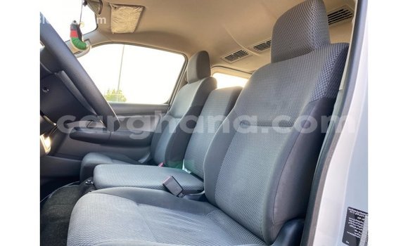 Buy Import Nissan Urvan White Car in Import - Dubai in Ashanti Buy Import Nissan Urvan White Car in Import - Dubai in Ashanti