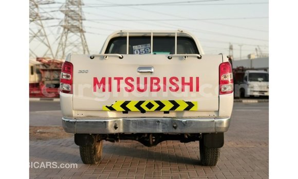 Sayi Imported Mitsubishi L200 White Mota in Import - Dubai a Ashanti Sayi Imported Mitsubishi L200 White Mota in Import - Dubai a Ashanti