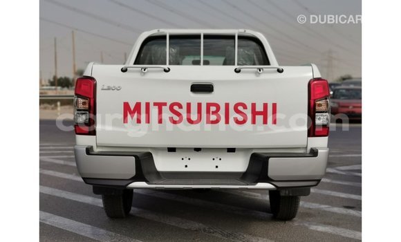 Sayi Imported Mitsubishi L200 White Mota in Import - Dubai a Ashanti Sayi Imported Mitsubishi L200 White Mota in Import - Dubai a Ashanti