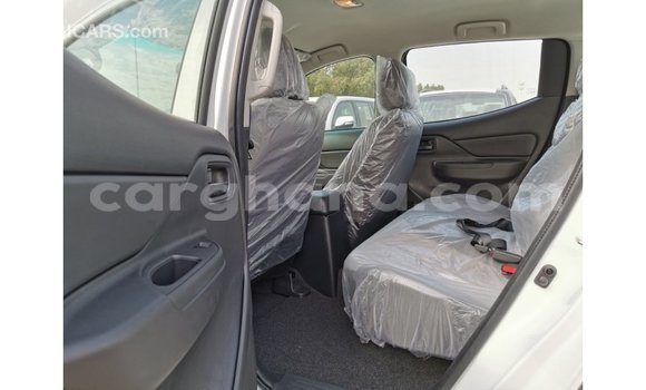 Sayi Imported Mitsubishi L200 White Mota in Import - Dubai a Ashanti Sayi Imported Mitsubishi L200 White Mota in Import - Dubai a Ashanti