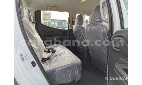 Sayi Imported Mitsubishi L200 White Mota in Import - Dubai a Ashanti Sayi Imported Mitsubishi L200 White Mota in Import - Dubai a Ashanti