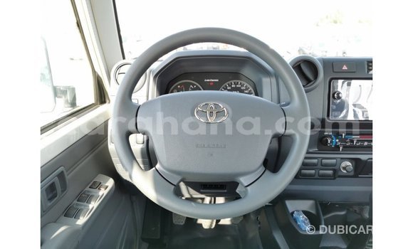 Sayi Imported Toyota Land Cruiser White Mota in Import - Dubai a Ashanti Sayi Imported Toyota Land Cruiser White Mota in Import - Dubai a Ashanti
