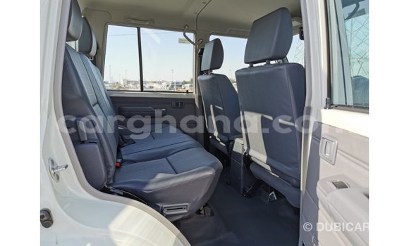 Sayi Imported Toyota Land Cruiser White Mota in Import - Dubai a Ashanti Sayi Imported Toyota Land Cruiser White Mota in Import - Dubai a Ashanti
