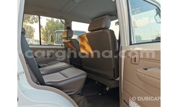 Sayi Imported Toyota Land Cruiser White Mota in Import - Dubai a Ashanti Sayi Imported Toyota Land Cruiser White Mota in Import - Dubai a Ashanti