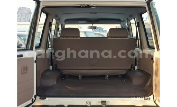 Sayi Imported Toyota Land Cruiser White Mota in Import - Dubai a Ashanti Sayi Imported Toyota Land Cruiser White Mota in Import - Dubai a Ashanti