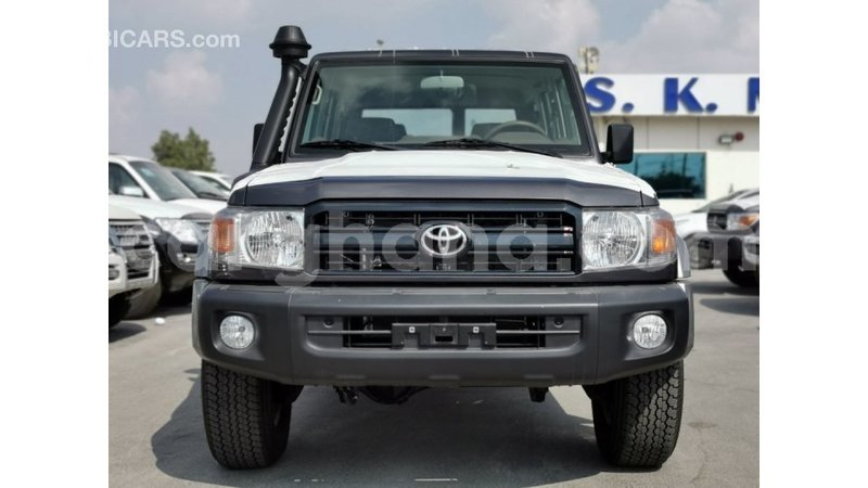 Big with watermark toyota land cruiser ashanti import dubai 15803