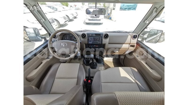 Big with watermark toyota land cruiser ashanti import dubai 15803