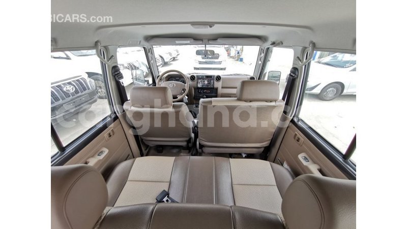 Big with watermark toyota land cruiser ashanti import dubai 15803