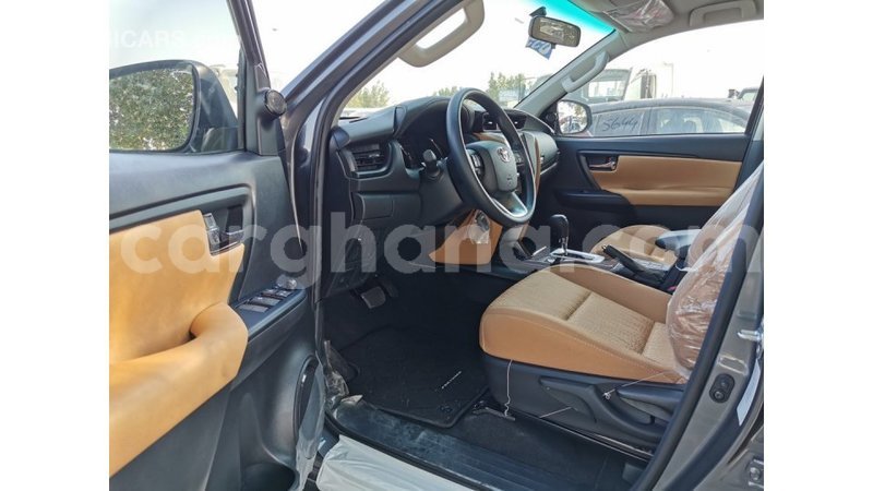 Big with watermark toyota fortuner ashanti import dubai 15818