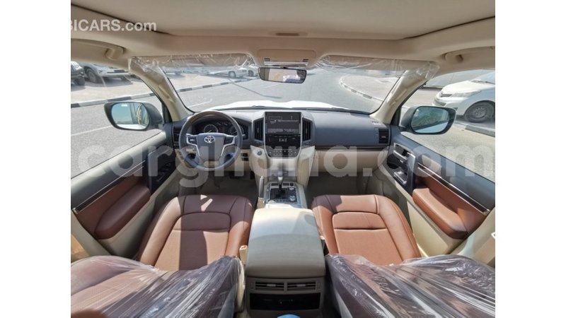 Big with watermark toyota land cruiser ashanti import dubai 15835