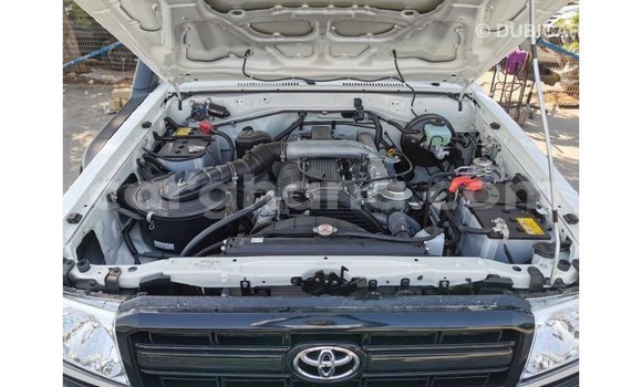 Ra Imported Toyota Land Cruiser funfun Ọkọ̀ in Import - Dubai ni Ashanti Ra Imported Toyota Land Cruiser funfun Ọkọ̀ in Import - Dubai ni Ashanti