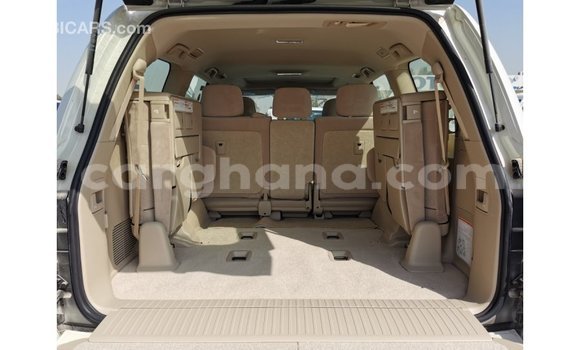 Buy Import Toyota Land Cruiser White Car in Import - Dubai in Ashanti Buy Import Toyota Land Cruiser White Car in Import - Dubai in Ashanti