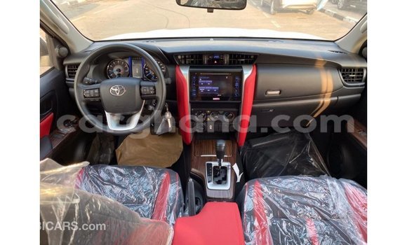Sayi Imported Toyota Fortuner White Mota in Import - Dubai a Ashanti Sayi Imported Toyota Fortuner White Mota in Import - Dubai a Ashanti
