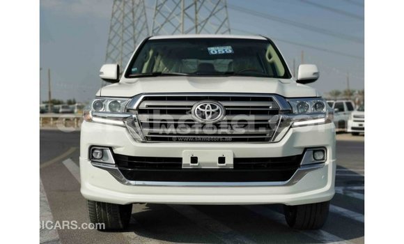 Ra Imported Toyota Land Cruiser funfun Ọkọ̀ in Import - Dubai ni Ashanti Ra Imported Toyota Land Cruiser funfun Ọkọ̀ in Import - Dubai ni Ashanti