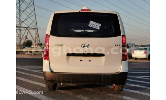 Buy Import Hyundai Accent White Car in Import - Dubai in Ashanti Buy Import Hyundai Accent White Car in Import - Dubai in Ashanti