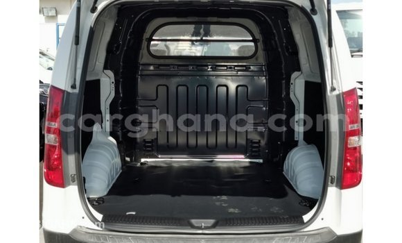 Buy Import Hyundai Accent White Car in Import - Dubai in Ashanti Buy Import Hyundai Accent White Car in Import - Dubai in Ashanti