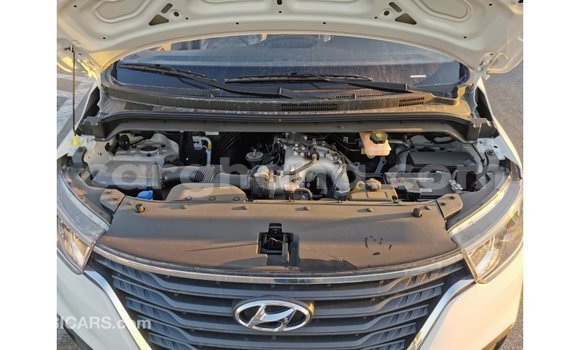 Buy Import Hyundai Accent White Car in Import - Dubai in Ashanti Buy Import Hyundai Accent White Car in Import - Dubai in Ashanti