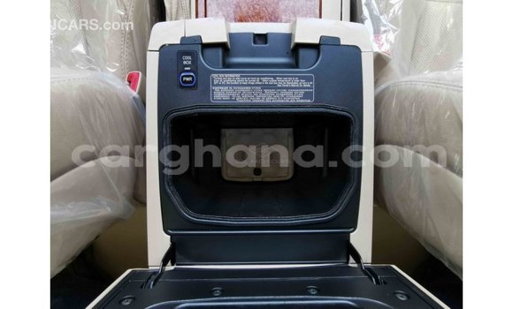 Sayi Imported Toyota Land Cruiser White Mota in Import - Dubai a Ashanti Sayi Imported Toyota Land Cruiser White Mota in Import - Dubai a Ashanti