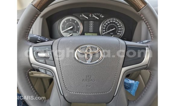 Sayi Imported Toyota Land Cruiser White Mota in Import - Dubai a Ashanti Sayi Imported Toyota Land Cruiser White Mota in Import - Dubai a Ashanti
