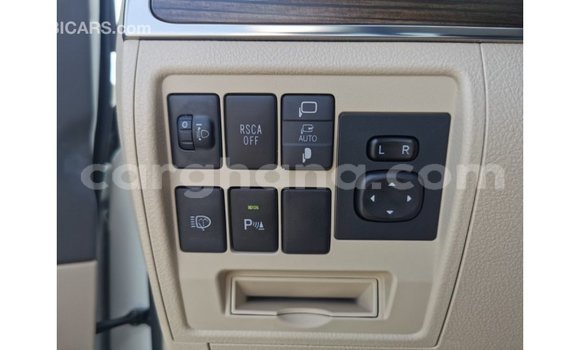 Sayi Imported Toyota Land Cruiser White Mota in Import - Dubai a Ashanti Sayi Imported Toyota Land Cruiser White Mota in Import - Dubai a Ashanti