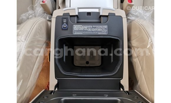 Buy Import Toyota Land Cruiser White Car in Import - Dubai in Ashanti Buy Import Toyota Land Cruiser White Car in Import - Dubai in Ashanti