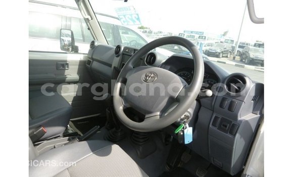 Buy Import Toyota Land Cruiser White Car in Import - Dubai in Ashanti Buy Import Toyota Land Cruiser White Car in Import - Dubai in Ashanti