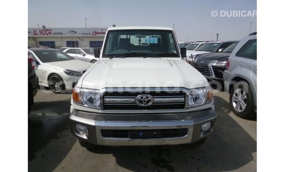 Buy Import Toyota Land Cruiser White Car in Import - Dubai in Ashanti Buy Import Toyota Land Cruiser White Car in Import - Dubai in Ashanti