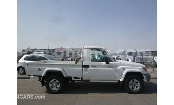 Buy Import Toyota Land Cruiser White Car in Import - Dubai in Ashanti Buy Import Toyota Land Cruiser White Car in Import - Dubai in Ashanti