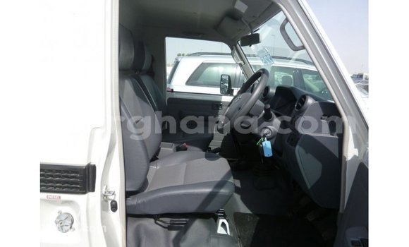 Buy Import Toyota Land Cruiser White Car in Import - Dubai in Ashanti Buy Import Toyota Land Cruiser White Car in Import - Dubai in Ashanti