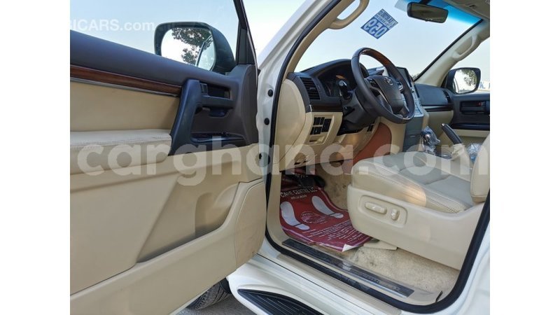 Big with watermark toyota land cruiser ashanti import dubai 16074