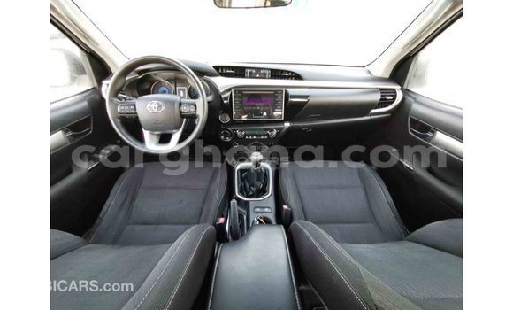 Sayi Imported Toyota Hilux White Mota in Import - Dubai a Ashanti Sayi Imported Toyota Hilux White Mota in Import - Dubai a Ashanti