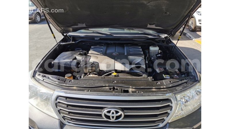 Big with watermark toyota land cruiser ashanti import dubai 16120